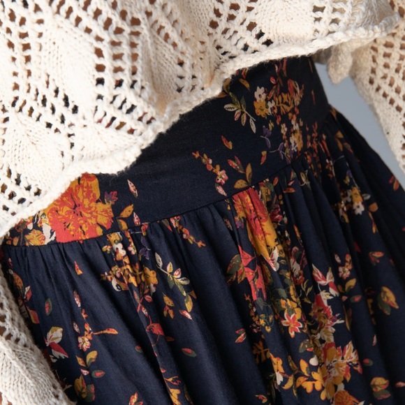 NATURAL LIFE Hanna Convertible Maxi Skirt—navy red bouquets Women’s SIZE LARGE - Picture 3 of 12